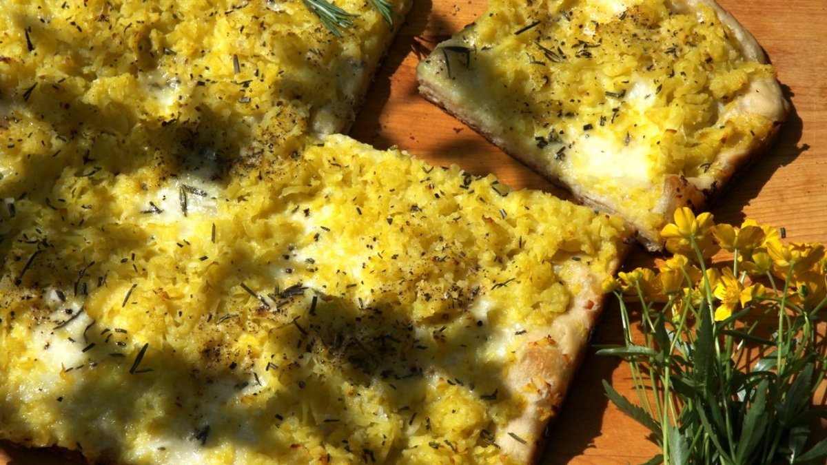 Картопляна піца з розмарином – рецепт в духовці