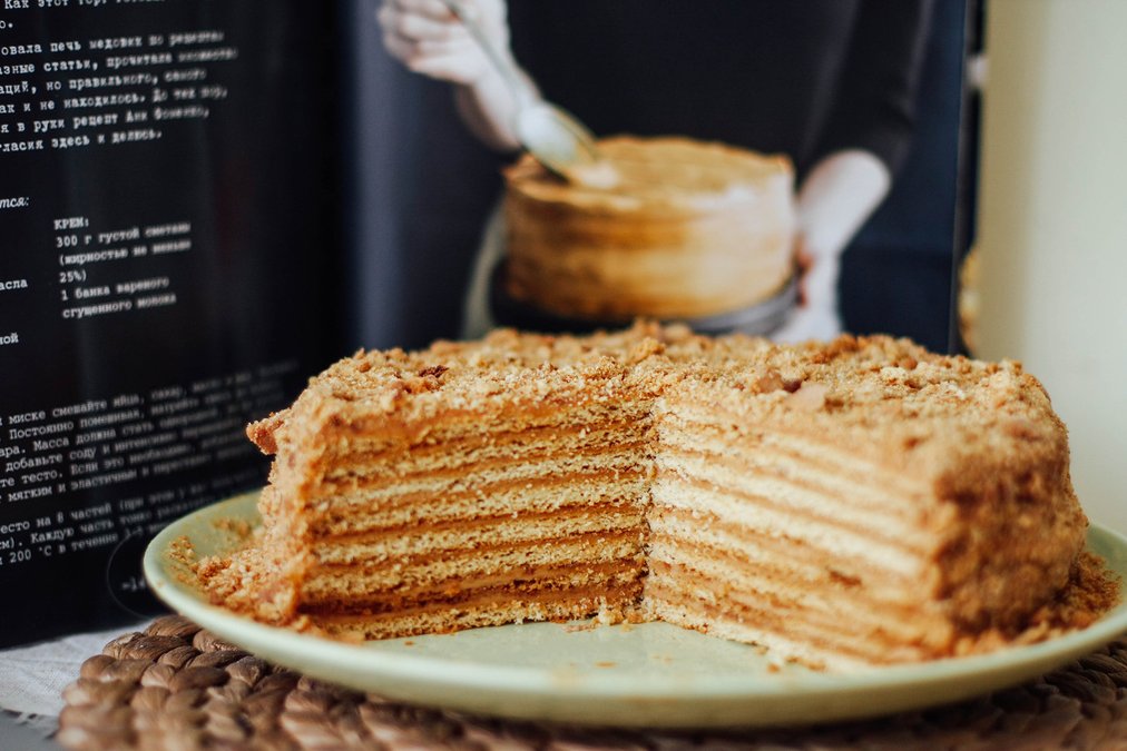 Медовик – класичний рецепт торта зі сметанним кремом
