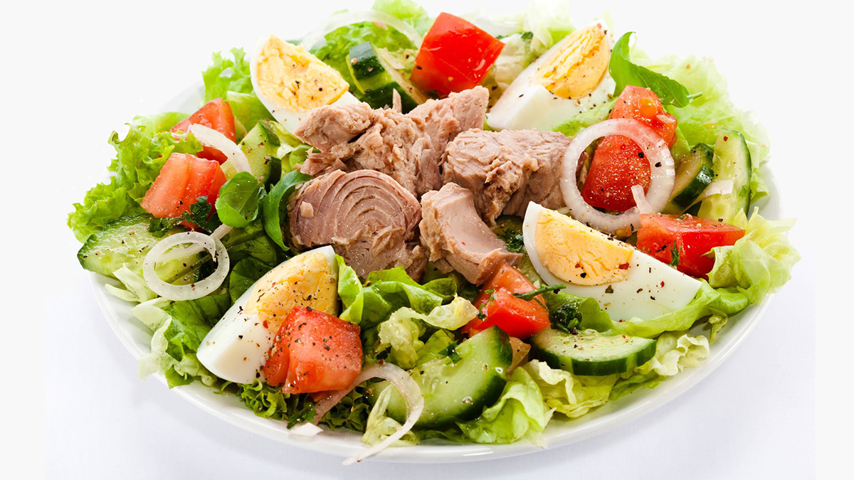 Салат с тунцом – рецепт с пошаговой инструкцией приготовления