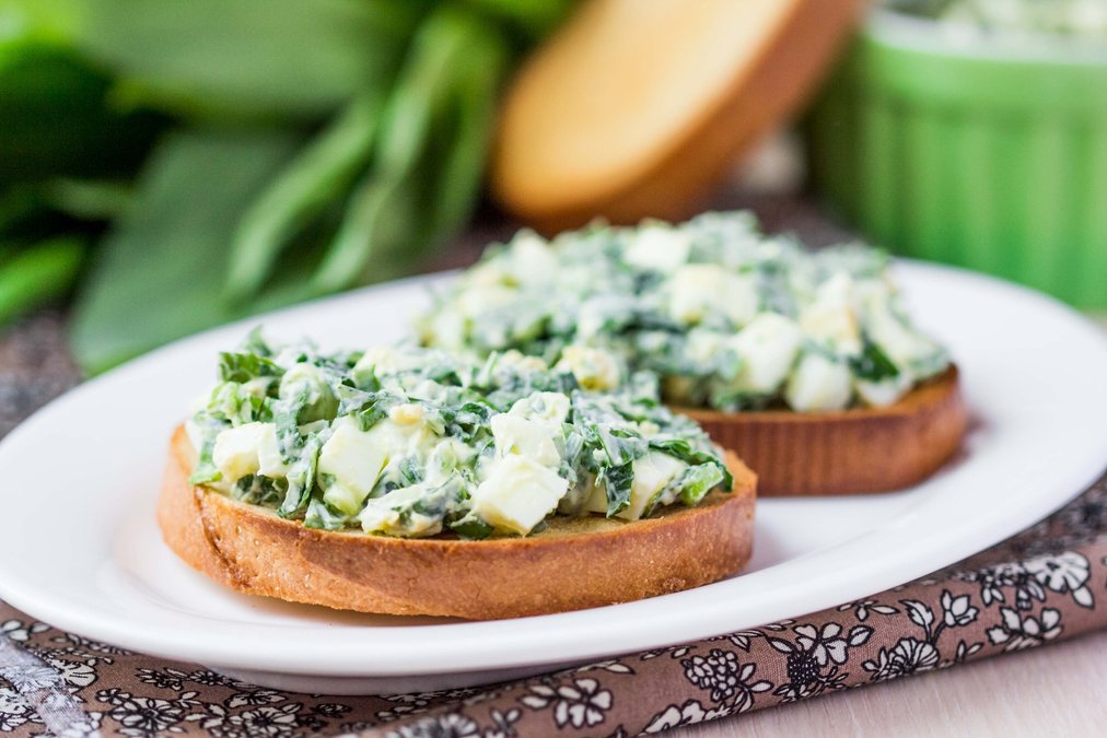 Салат з черемші – рецепт пісного салату із зелені і картоплі