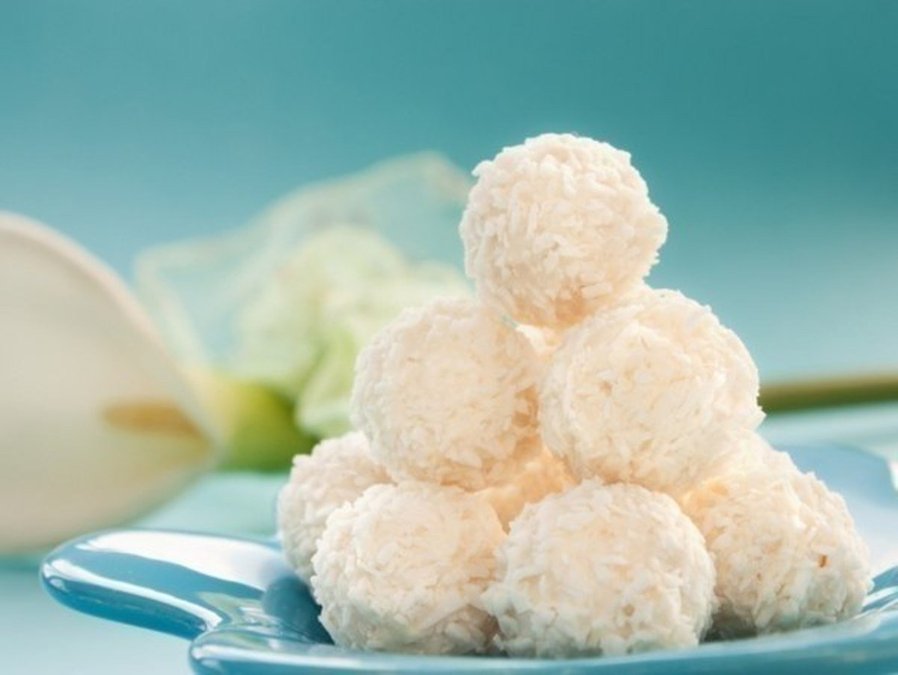 Сырные шарики в кокосовой стружке – рецепт в домашних условиях