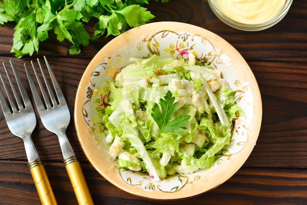 Недорогий салат з пекінської капусти: смачний рецепт