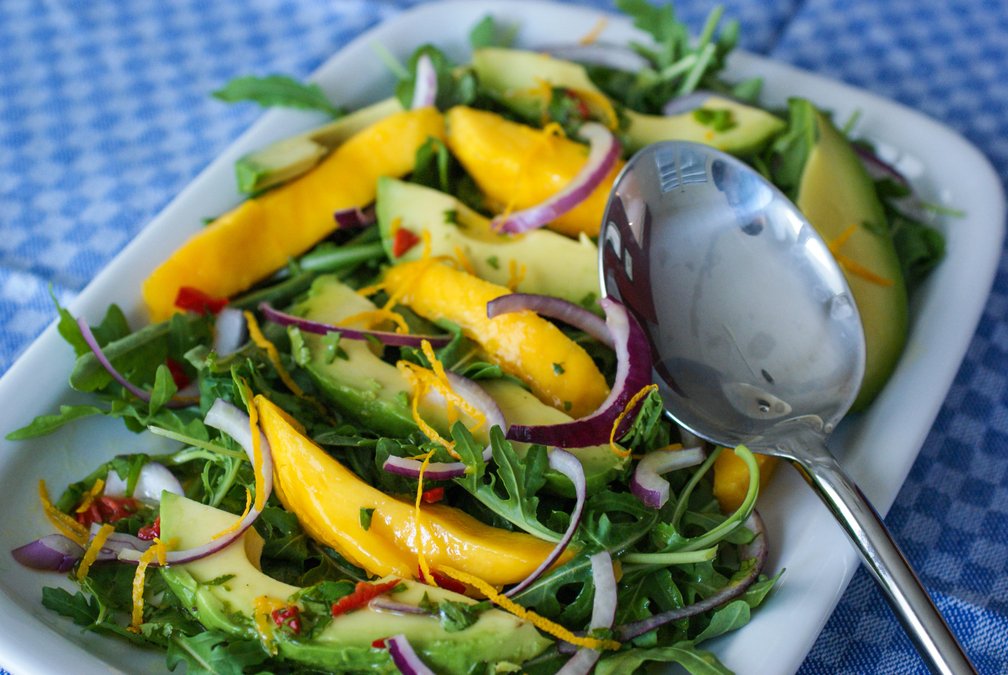 Салат з руколи та манго: рецепт вітамінного салату